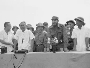 古巴国家主席菲德尔·卡斯特罗和越南总理范文同
